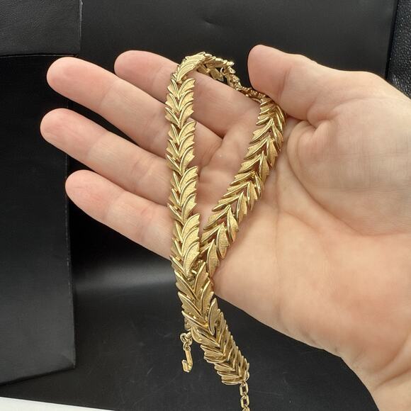 Vintage Trifari Necklace 17” Laurel Leaf Wreath Gold Tone Link Choker MCM - Picture 7 of 9